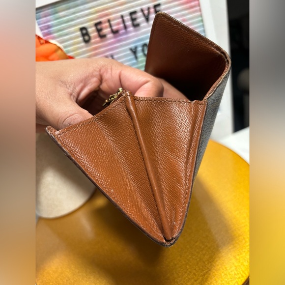 LV Monogram Sarah Wallet💕 - Picture 10 of 12